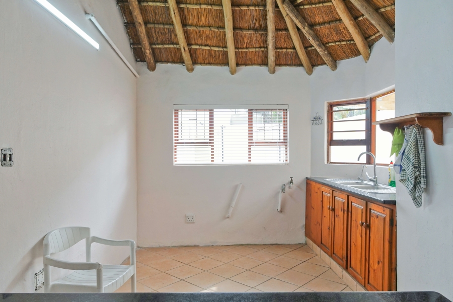 6 Bedroom Property for Sale in Cove Rock Eastern Cape